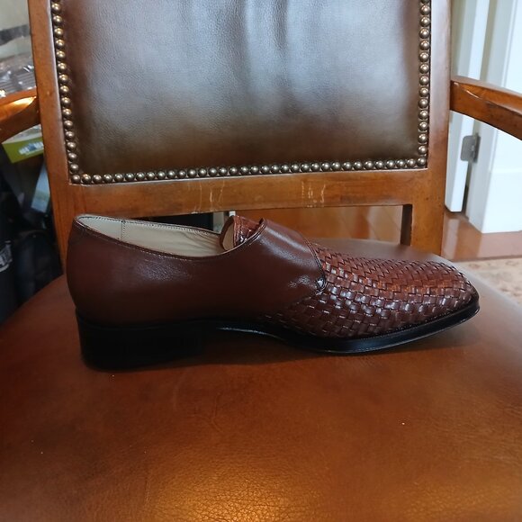 Smart mens slip on buckled leather shoes. - Picture 2 of 7